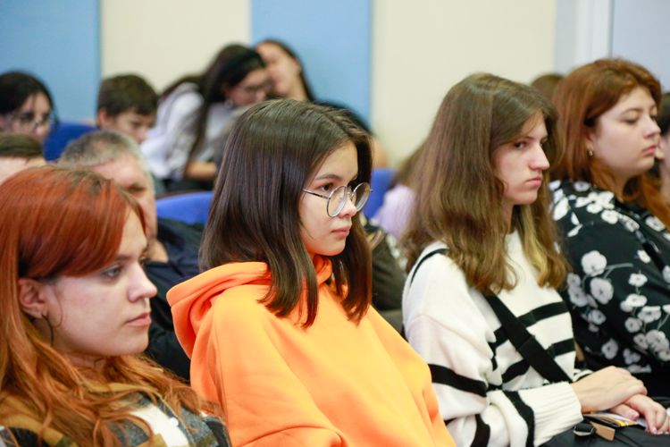 Офицер Росгвардии принял участие в работе межрегионального круглого стола в Ставрополе