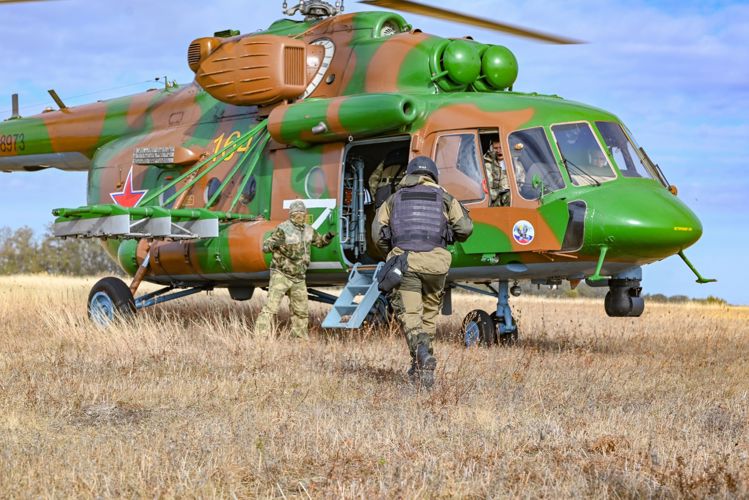Бойцы ставропольских спецподразделений Росгвардии отработали элементы десантной подготовки