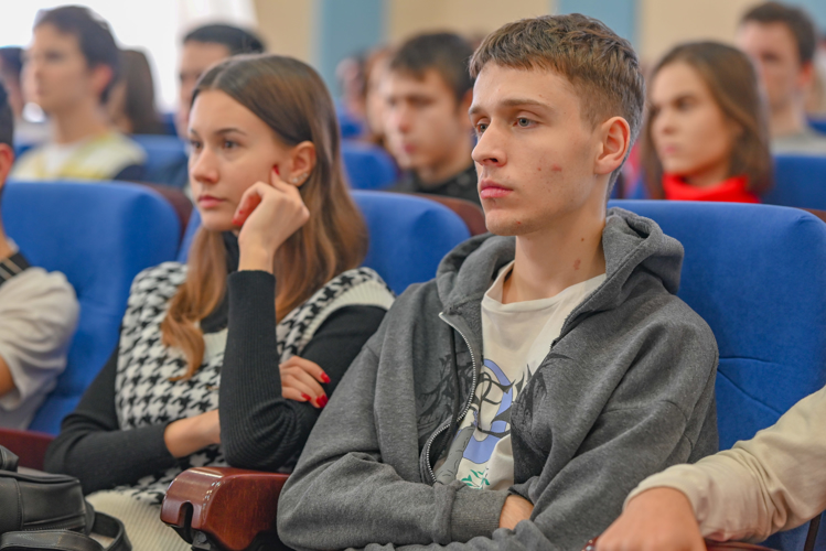 Офицер Росгвардии принял участие в работе межведомственного круглого стола в Ставрополе