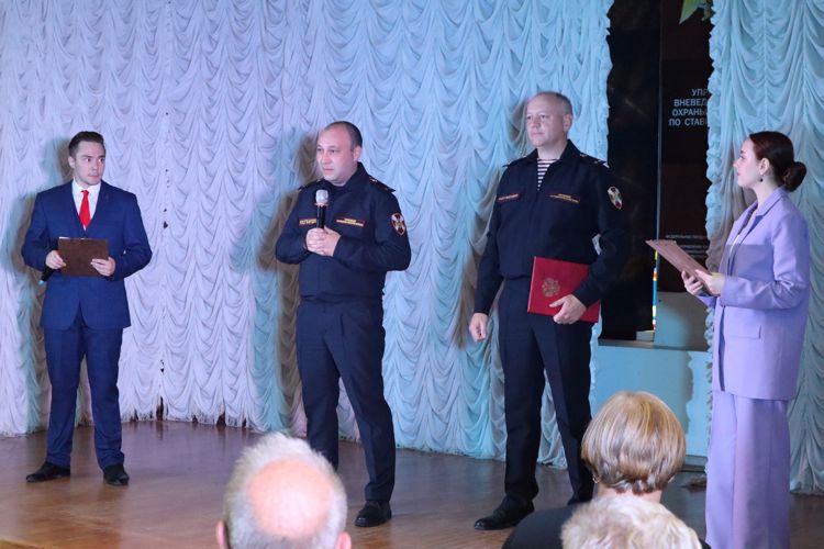 В краевом Управлении вневедомственной охраны Росгвардии прошло торжественное совещание, посвященное 71-летию создания подразделений  вневедомственной  охраны