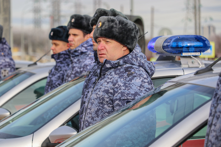 СОТРУДНИКАМ РОСГВАРДИИ ВРУЧИЛИ КЛЮЧИ ОТ НОВЫХ СЛУЖЕБНЫХ АВТОМОБИЛЕЙ НА СТАВРОПОЛЬЕ