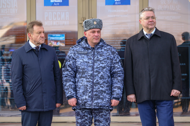 СОТРУДНИКАМ РОСГВАРДИИ ВРУЧИЛИ КЛЮЧИ ОТ НОВЫХ СЛУЖЕБНЫХ АВТОМОБИЛЕЙ НА СТАВРОПОЛЬЕ