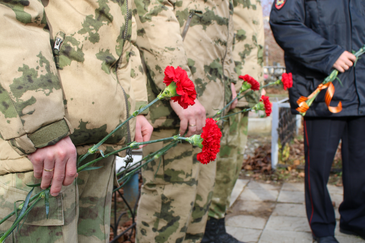 Военнослужащие Росгвардии почтили память Героя России Владимира Нургалиева в Ставрополе