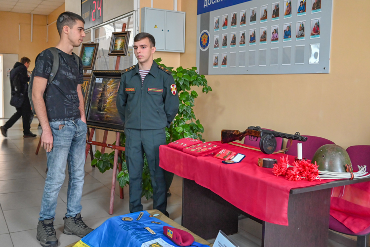Ансамбль Северо-Кавказского округа Росгвардии выступил в колледже связи имени Героя Советского Союза Владимира Петрова в Ставрополе