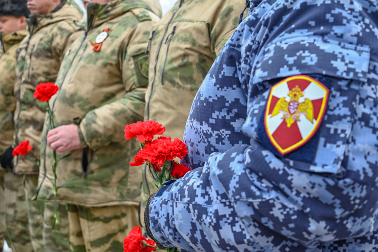 На Ставрополье в День Героев Отечества росгвардейцы почтили память боевого товарища