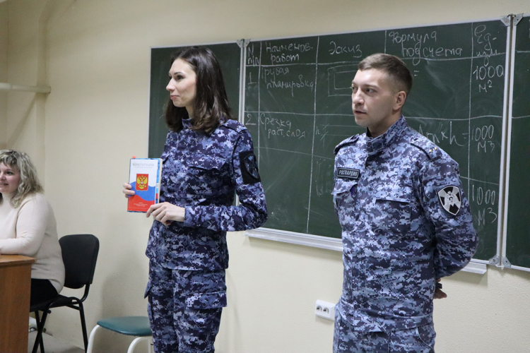 В Ставрополе сотрудники Росгвардии приняли участие в мероприятиях ко Дню Конституции