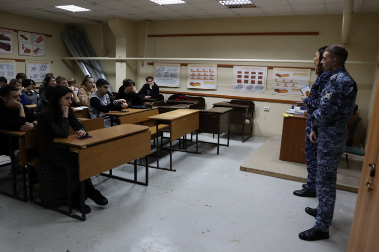 В Ставрополе сотрудники Росгвардии приняли участие в мероприятиях ко Дню Конституции