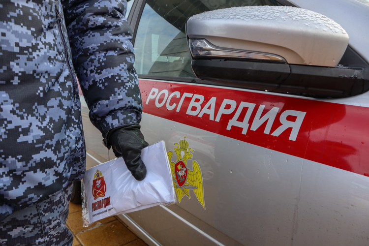 СОТРУДНИКАМ РОСГВАРДИИ ВРУЧИЛИ КЛЮЧИ ОТ НОВЫХ СЛУЖЕБНЫХ АВТОМОБИЛЕЙ НА СТАВРОПОЛЬЕ