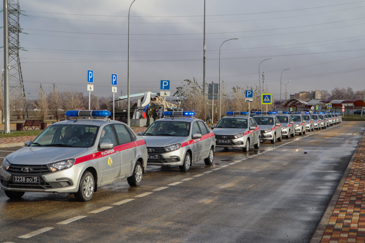 СОТРУДНИКАМ РОСГВАРДИИ ВРУЧИЛИ КЛЮЧИ ОТ НОВЫХ СЛУЖЕБНЫХ АВТОМОБИЛЕЙ НА СТАВРОПОЛЬЕ