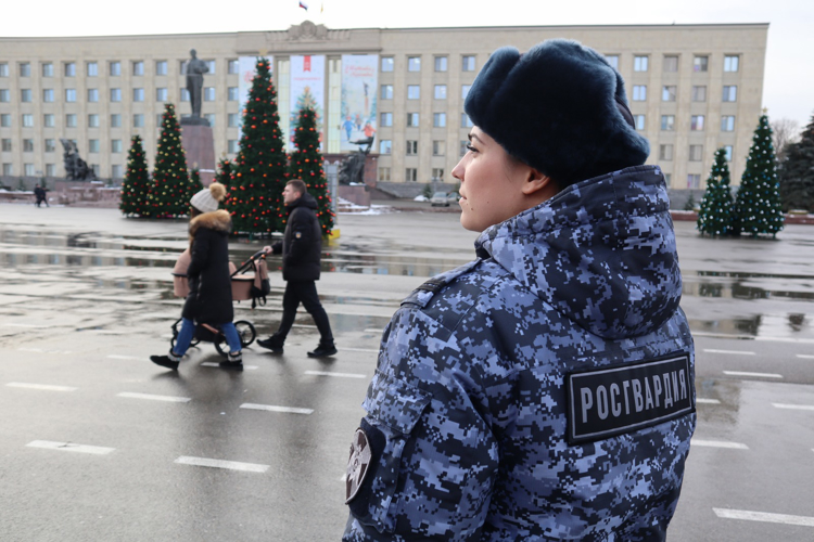 РОСГВАРДЕЙЦЫ ОБЕСПЕЧИЛИ БЕЗОПАСНОСТЬ ОТКРЫТИЯ ГЛАВНОЙ ГОРОДСКОЙ ЕЛКИ В СТАВРОПОЛЕ