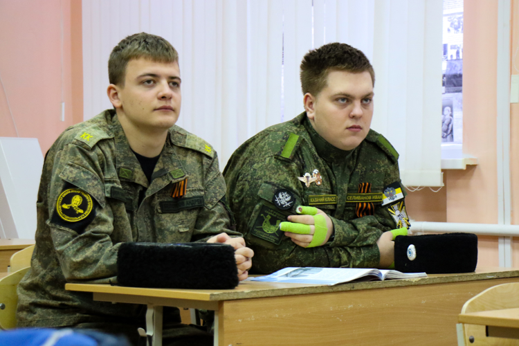 В Ставрополе офицер Росгвардии рассказал выпускникам школ о поступлении в ведомственные ВУЗы