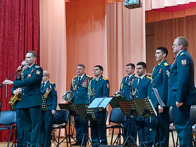 Оркестр Росгвардии поздравил жителей Ставрополья с наступающим Днем защитника Отечества