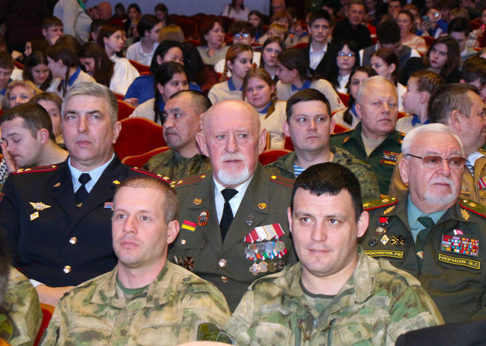 На Ставрополье росгвардейцы приняли участие в торжественном мероприятии ко Дню памяти о россиянах, исполнявших служебный долг за пределами Отечества