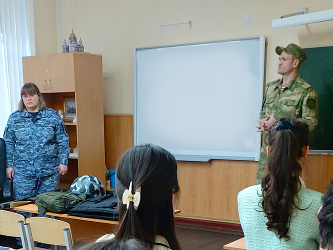 В Ставрополе росгвардейцы провели для школьников тематический урок, посвященный окончанию Сталинградской битвы