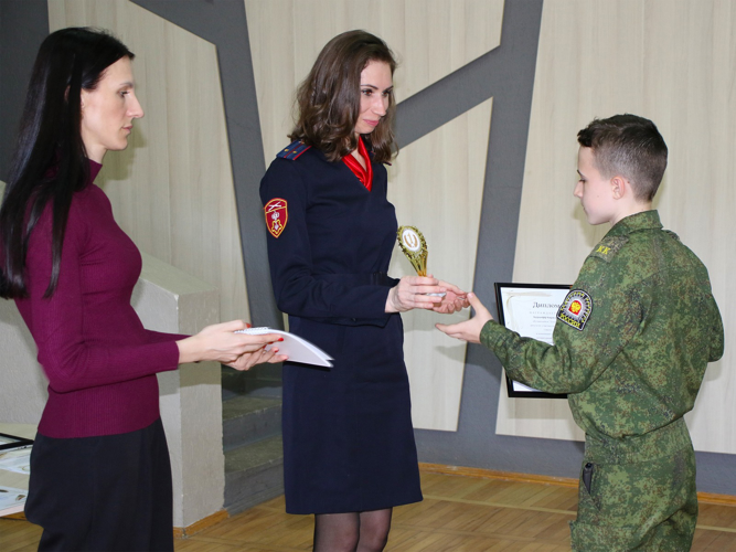 В Ставрополе росгвардейцы наградили победителей литературного конкурса «Золотое перо кадетской школы»