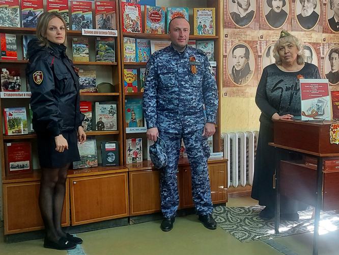  В Ессентуках сотрудники вневедомственной охраны Росгвардии провели патриотическую акцию к 9 мая