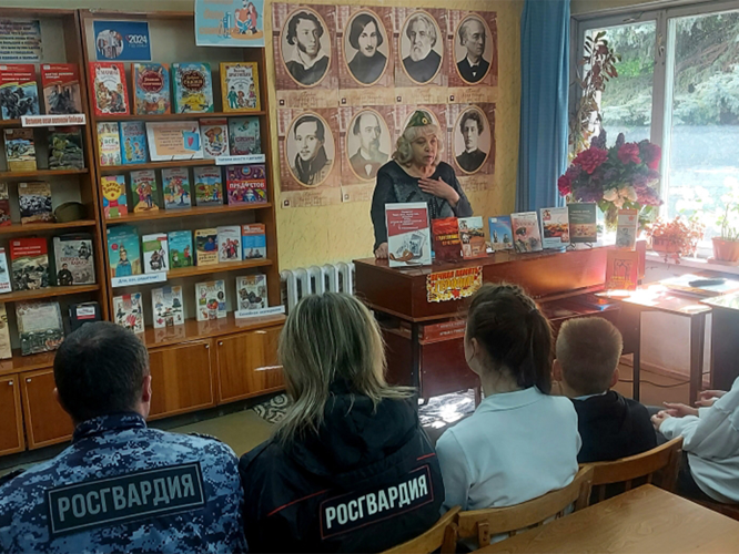  В Ессентуках сотрудники вневедомственной охраны Росгвардии провели патриотическую акцию к 9 мая