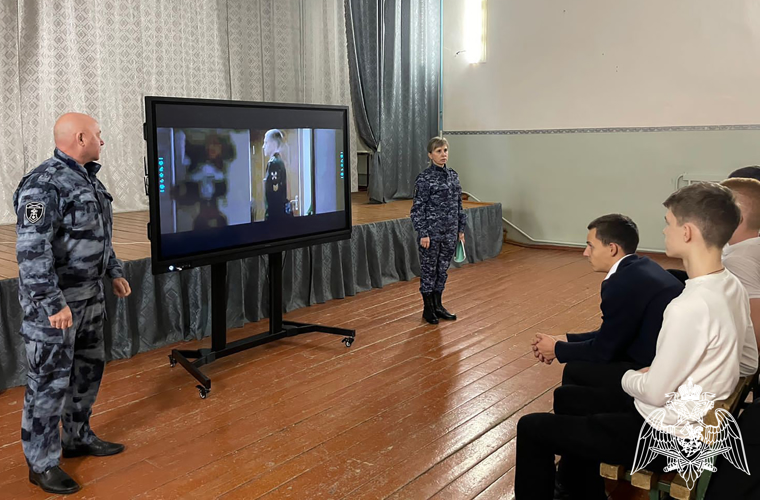  Сотрудники  вневедомственной охраны Росгвардии проводят  профориентационные встречи  на Ставрополье