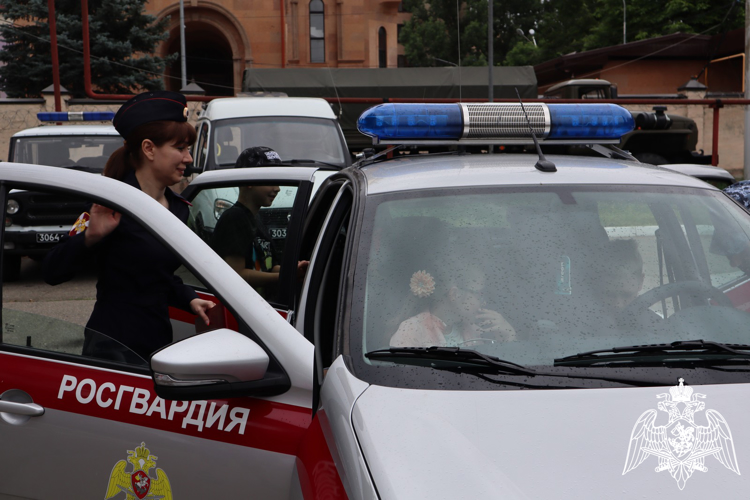 В региональном управлении вневедомственной охраны Росгвардии прошел День открытых дверей для юных ставропольцев