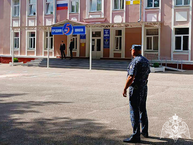  Сотрудники Росгвардии обеспечили безопасность во время проведения выпускных вечеров на Ставрополье