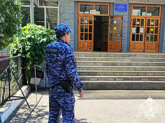  Сотрудники Росгвардии обеспечили безопасность во время проведения выпускных вечеров на Ставрополье