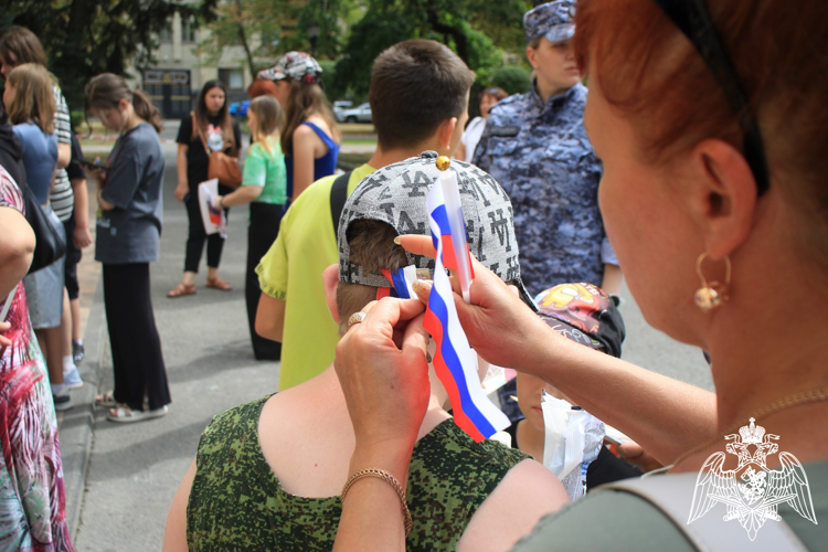 На Ставрополье росгвардейцы провели комплекс детских мероприятий в День государственного флага России