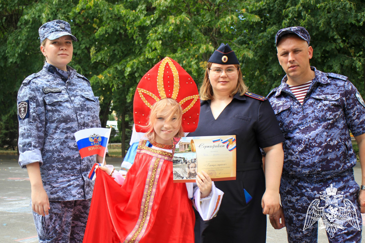 На Ставрополье росгвардейцы провели комплекс детских мероприятий в День государственного флага России