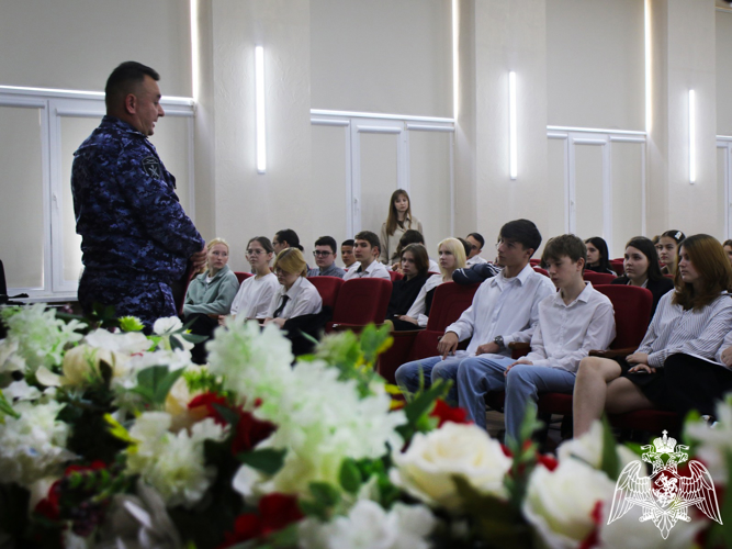 Офицер Росгвардии провел профилактическую акцию  в ставропольской школе