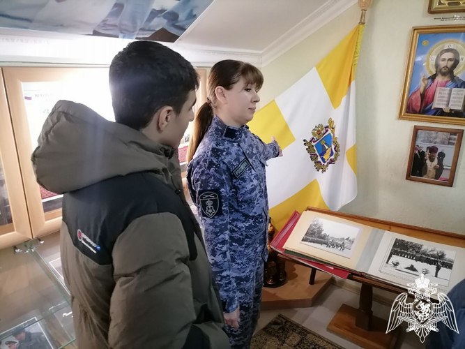 Ставропольские школьники побывали в гостях у сотрудников вневедомственной охраны Росгвардии