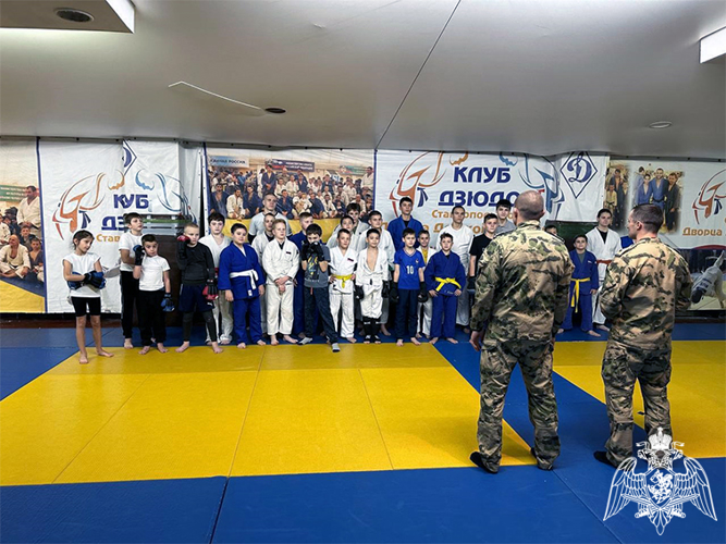 На Ставрополье представители Росгвардии продолжают профориентационную работу в молодежных коллективах