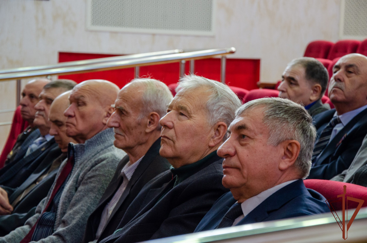 Генерал-лейтенант Олег Чернай поздравил ветеранов Северо-Кавказского округа Росгвардии с наступающим праздником