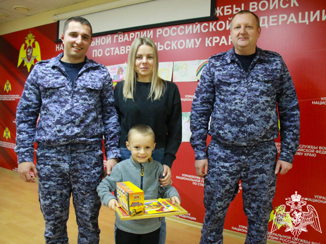 В Управлении Росгвардии по Ставропольскому краю завершился конкурс рисунков, приуроченный ко Дню матери