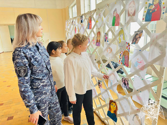 Итоги конкурса детских рисунков ко Дню матери подвели в Управлении вневедомственной охраны Росгвардии на Ставрополье