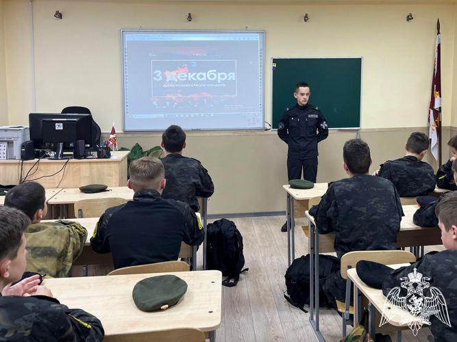 В Пятигорске росгвардеец провел с воспитанниками Центра Авангард тематическое занятие 
