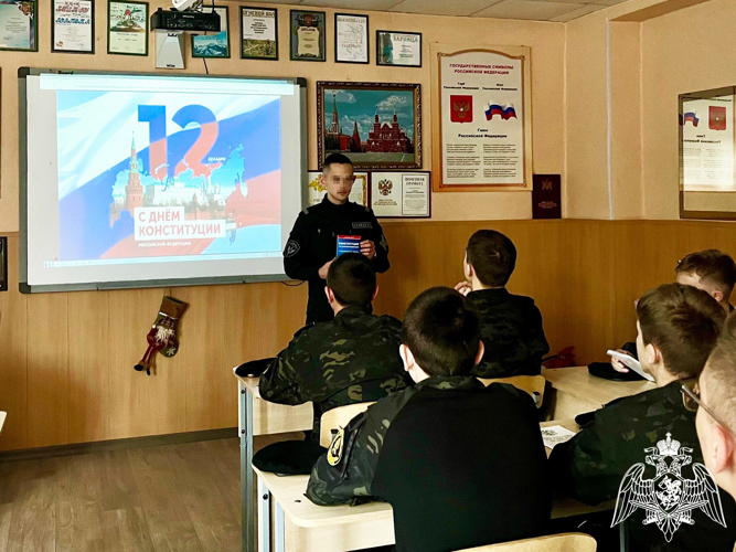 В День Конституции  росгвардейцы  провели комплекс тематических мероприятий на Ставрополье