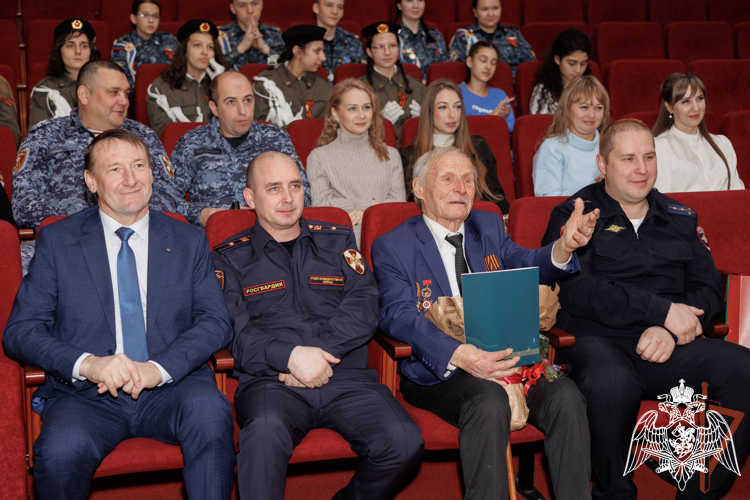 На Ставрополье росгвардейцы поздравили ветерана Великой Отечественной войны со 100-летним юбилеем