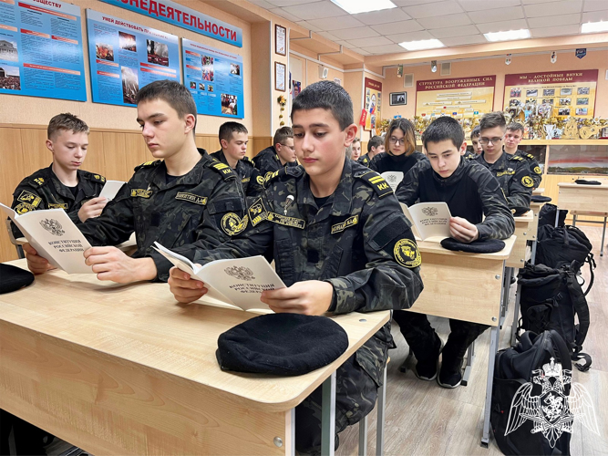 В День Конституции  росгвардейцы  провели комплекс тематических мероприятий на Ставрополье