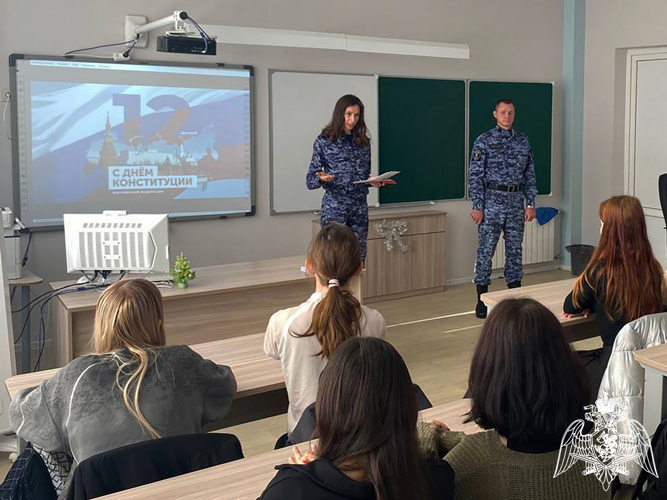 В День Конституции  росгвардейцы  провели комплекс тематических мероприятий на Ставрополье
