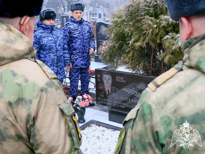 В Ставрополе росгвардейцы почтили память Героя России майора Владимира Нургалиева