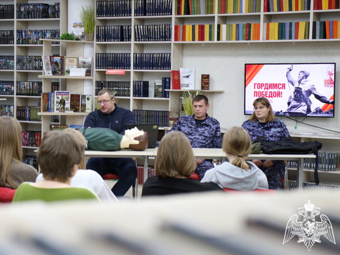   В Ставрополе росгвардейцы провели тематическую встречу со студентами медицинского колледжа