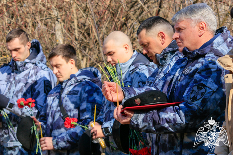 На Ставрополье почтили память погибших при исполнении служебного долга сотрудников ОМОН