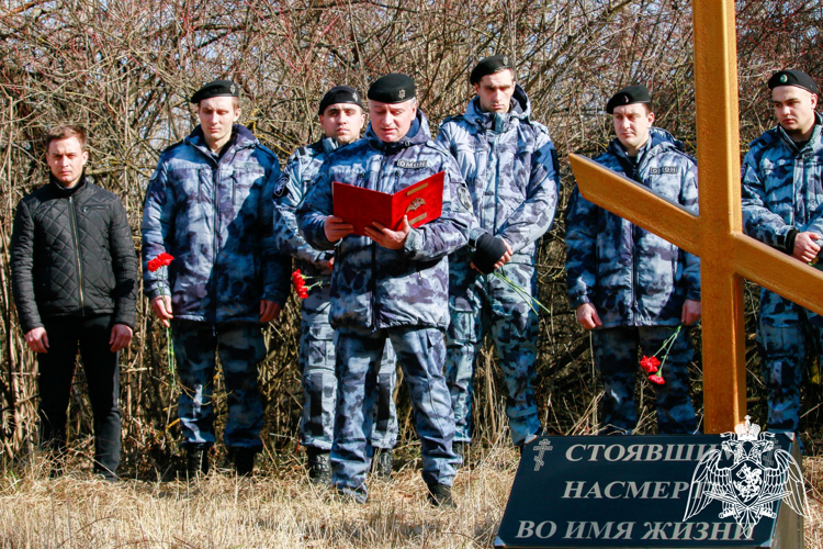 На Ставрополье почтили память погибших при исполнении служебного долга сотрудников ОМОН