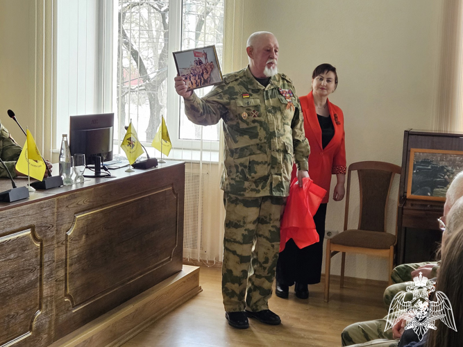 Росгвардейцы приняли участие в круглом столе, посвященном 25-й годовщине подвига псковских десантников