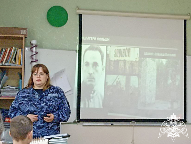 На  Ставрополье офицер Росгвардии провела тематическое занятие для школьников