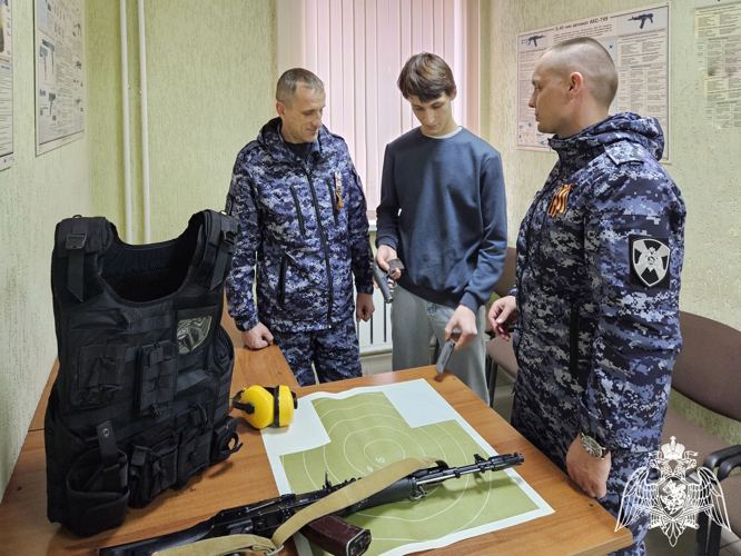 В Ставрополе росгвардейцы  провели День  открытых дверей для студентов