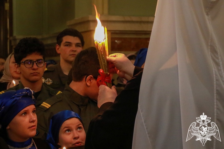 В Ставрополе передали Благодатный огонь командованию Северо-Кавказского округа Росгвардии