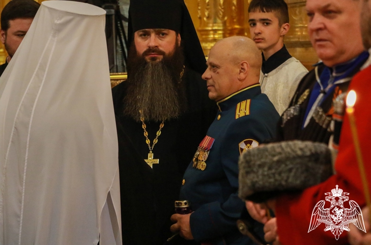 В Ставрополе передали Благодатный огонь командованию Северо-Кавказского округа Росгвардии