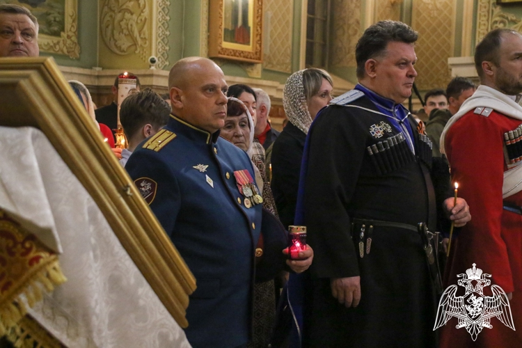 В Ставрополе передали Благодатный огонь командованию Северо-Кавказского округа Росгвардии