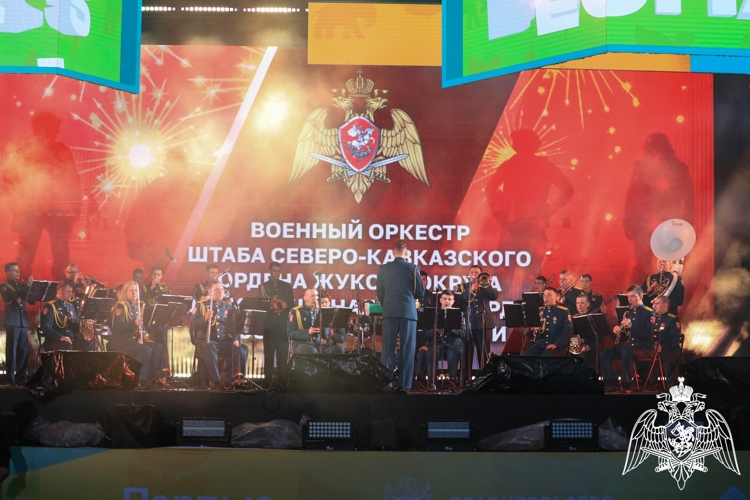 Оркестр Росгвардии выступил на фестивале «Российская школьная весна» в Ставрополе