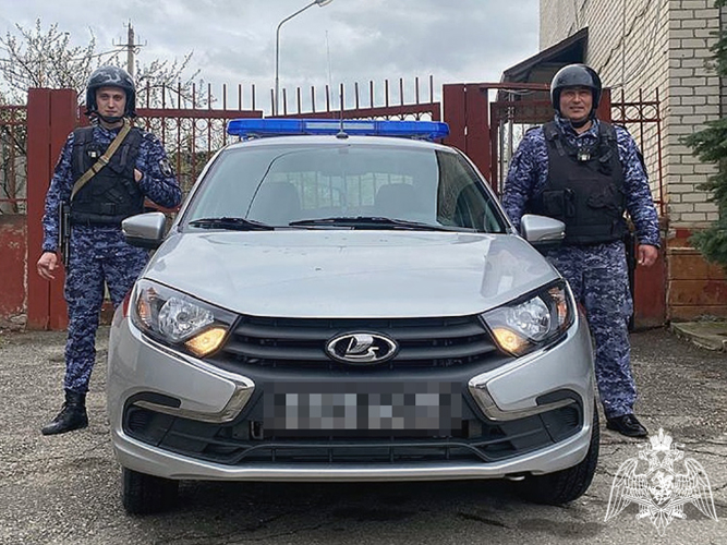 В Невинномысске сотрудники Росгвардии задержали гражданина, незаконно проникшего на территорию частного домовладения